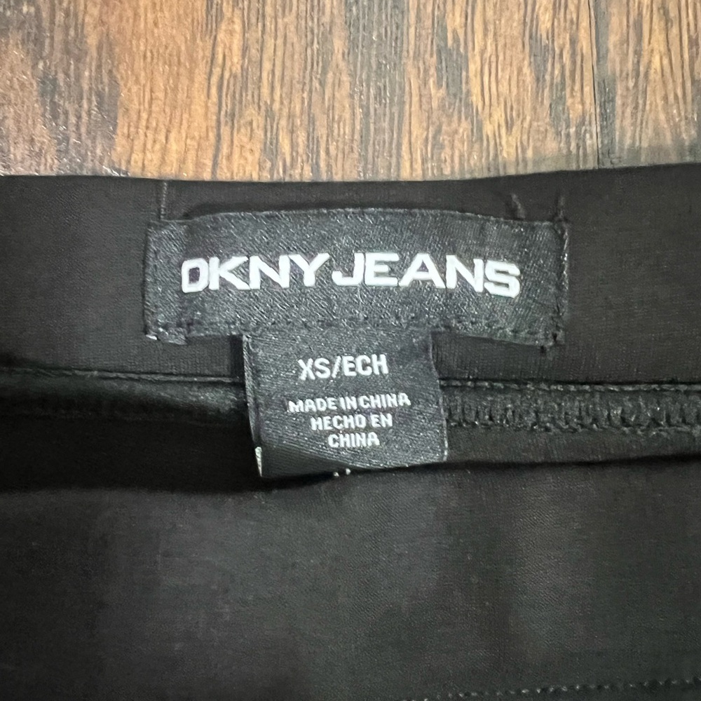 DKNY Jeans Black Ponte Pant with Faux Leather Pocket Accents Size XS NWT - Picture 5 of 10